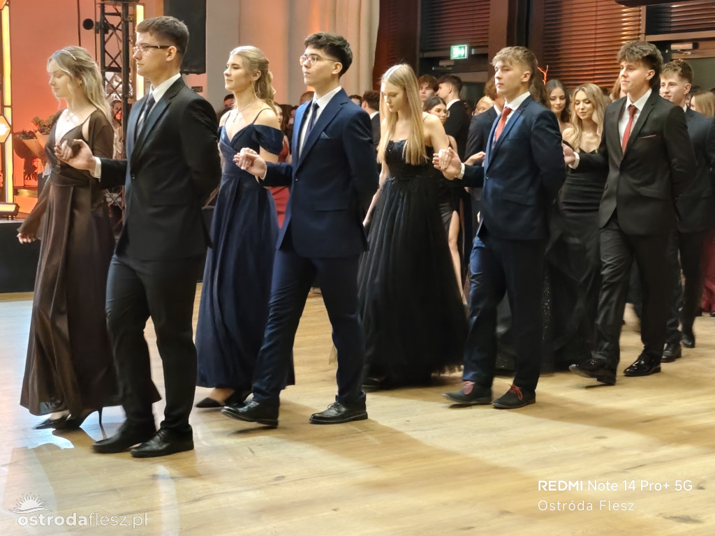 Polonezy uczniów LO. im. Bażyńskiego w Ostródzie