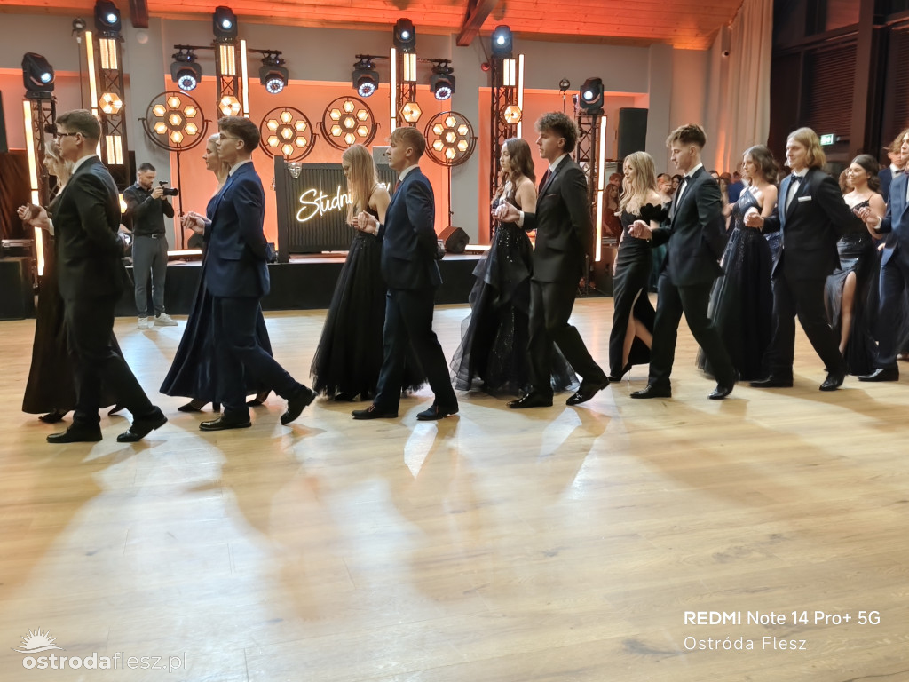 Polonezy uczniów LO. im. Bażyńskiego w Ostródzie