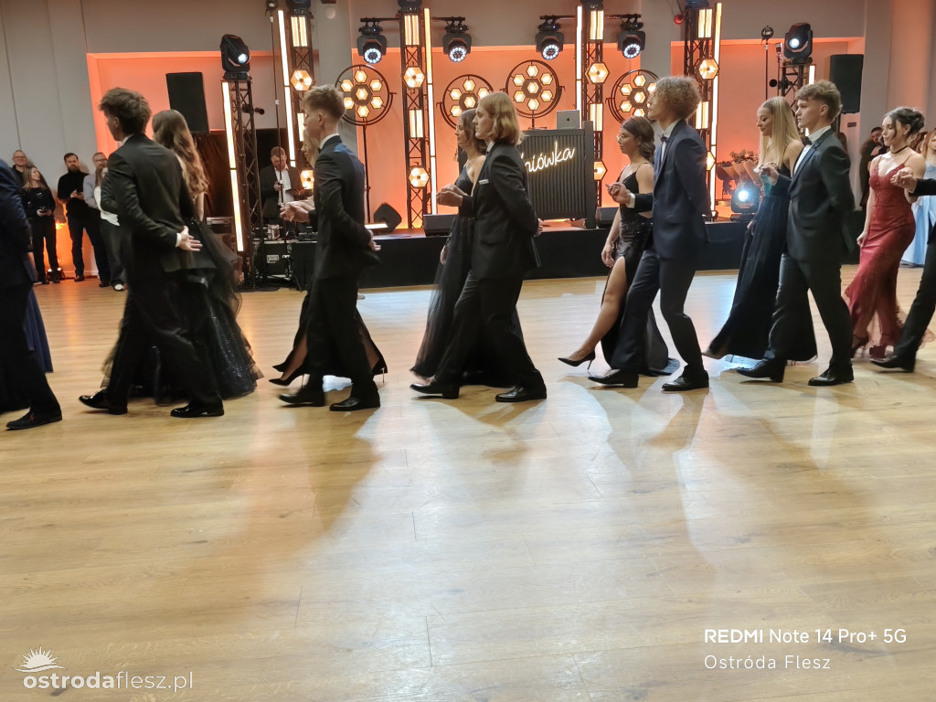 Polonezy uczniów LO. im. Bażyńskiego w Ostródzie