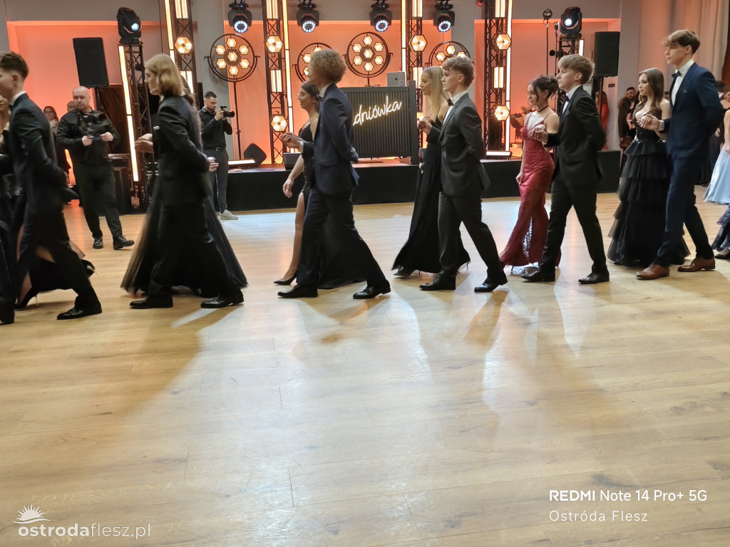 Polonezy uczniów LO. im. Bażyńskiego w Ostródzie