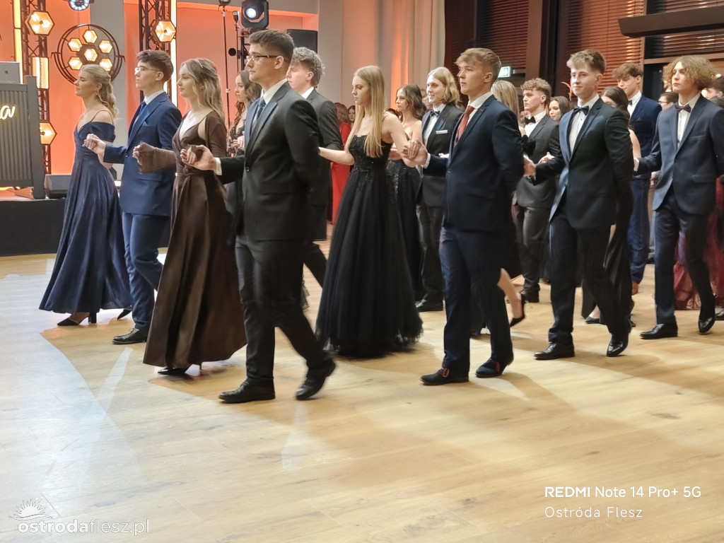 Polonezy uczniów LO. im. Bażyńskiego w Ostródzie