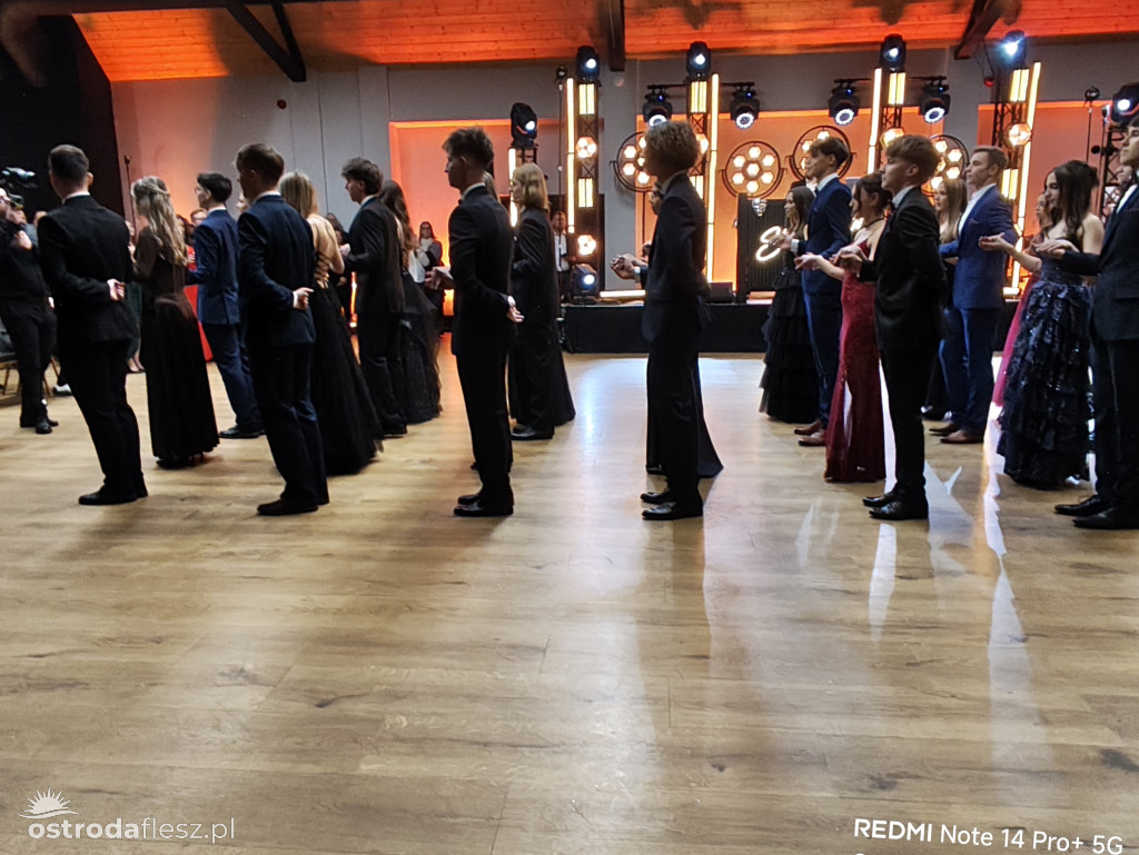 Polonezy uczniów LO. im. Bażyńskiego w Ostródzie