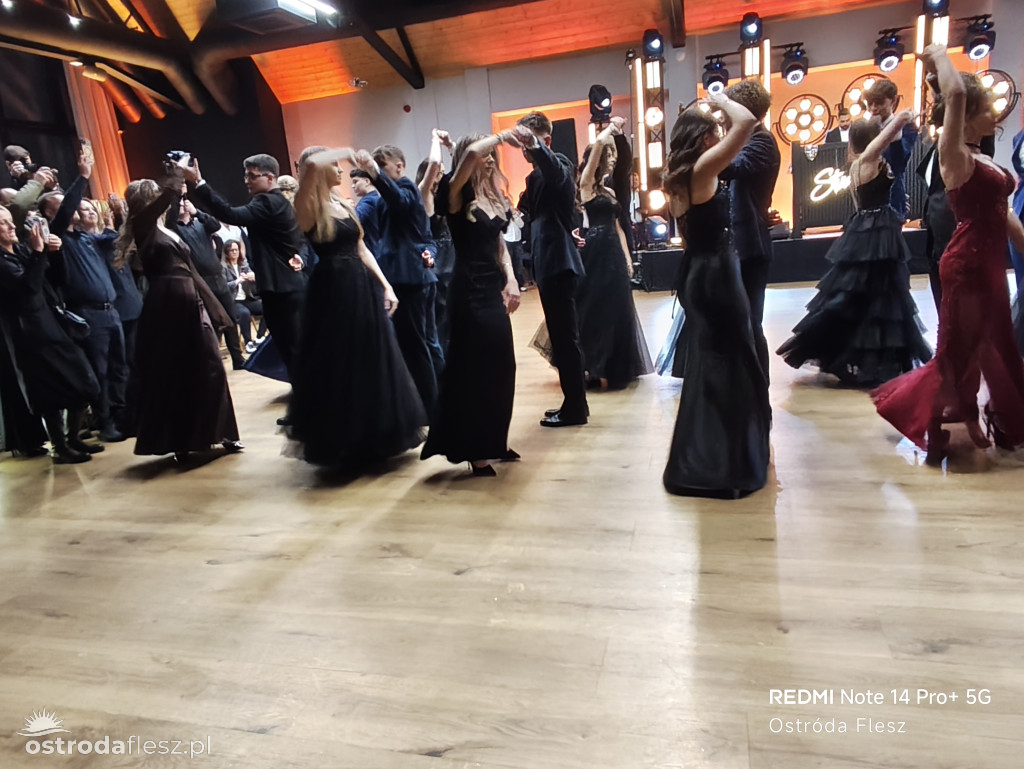 Polonezy uczniów LO. im. Bażyńskiego w Ostródzie