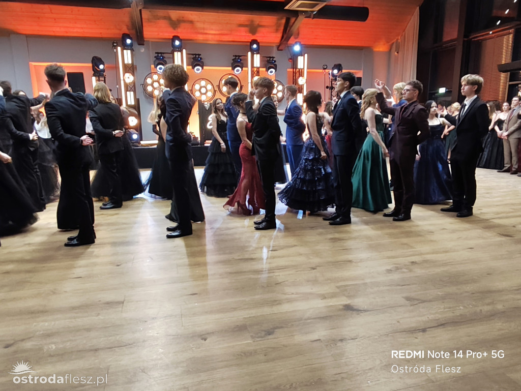 Polonezy uczniów LO. im. Bażyńskiego w Ostródzie