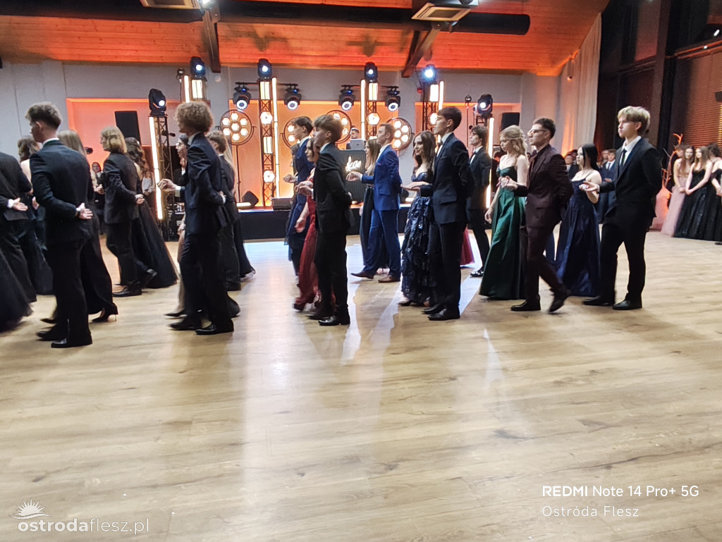 Polonezy uczniów LO. im. Bażyńskiego w Ostródzie