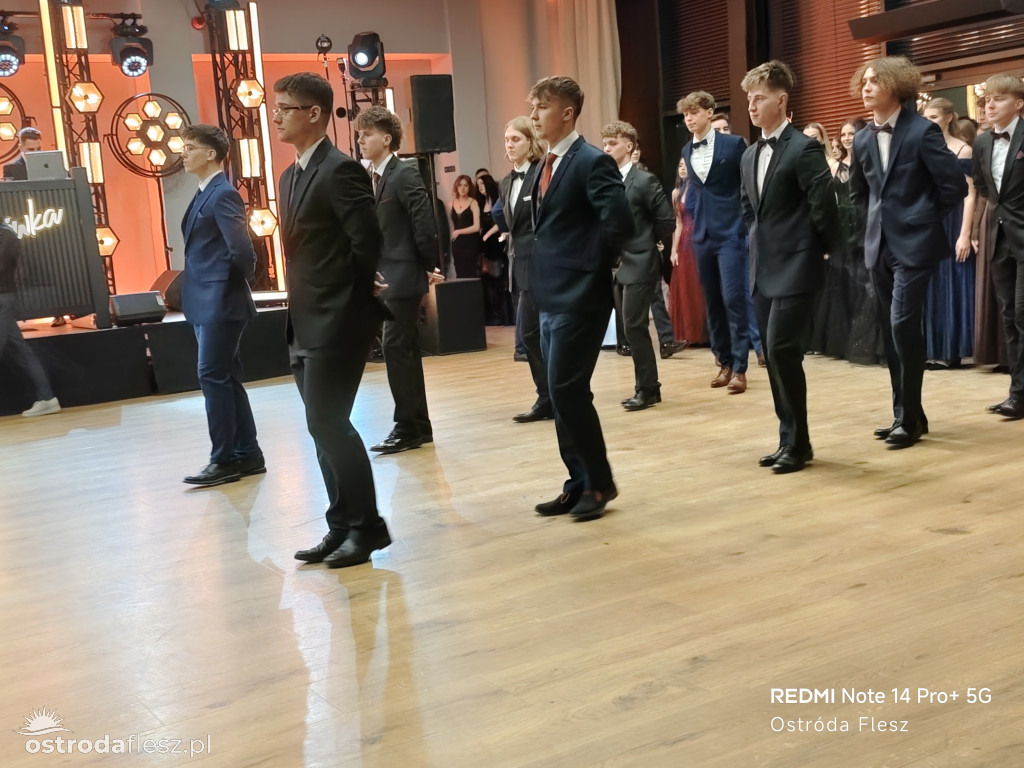 Polonezy uczniów LO. im. Bażyńskiego w Ostródzie