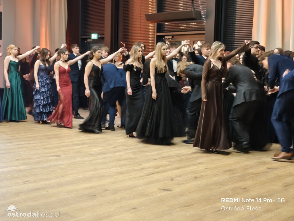 Polonezy uczniów LO. im. Bażyńskiego w Ostródzie
