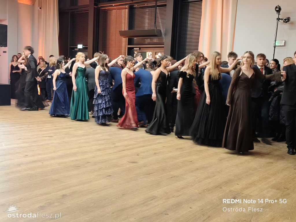 Polonezy uczniów LO. im. Bażyńskiego w Ostródzie