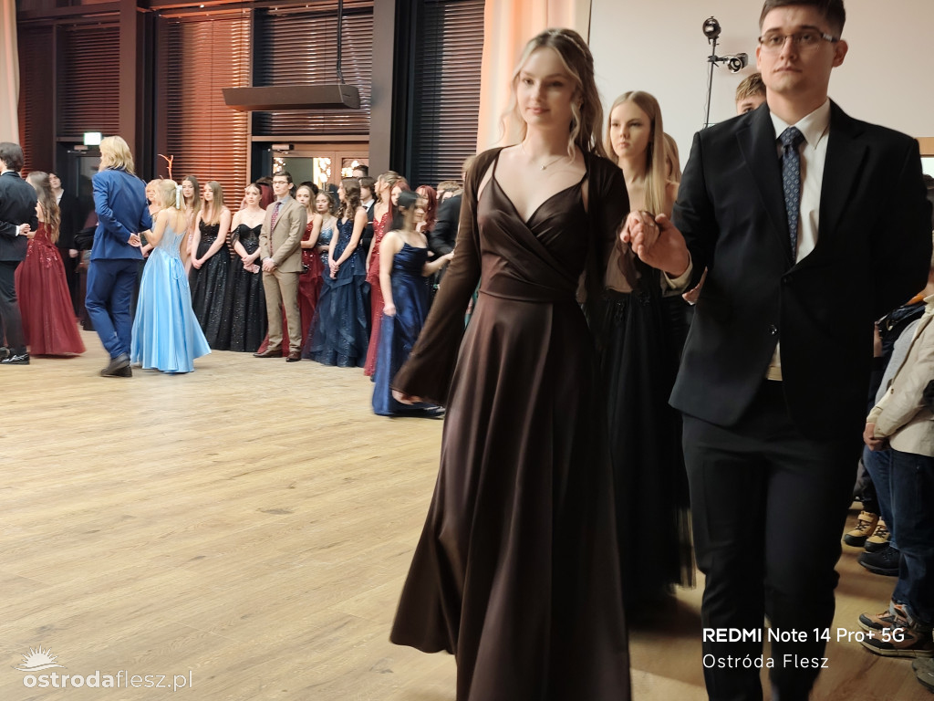 Polonezy uczniów LO. im. Bażyńskiego w Ostródzie