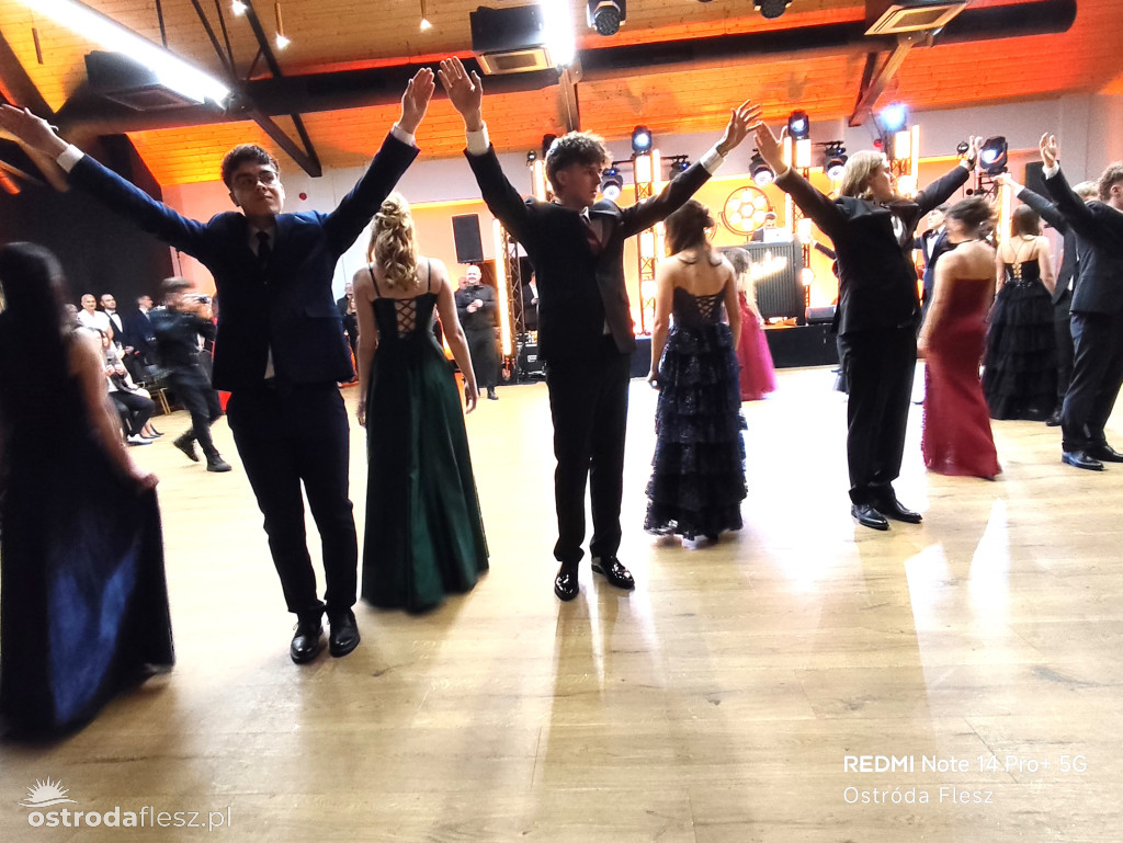 Polonezy uczniów LO. im. Bażyńskiego w Ostródzie