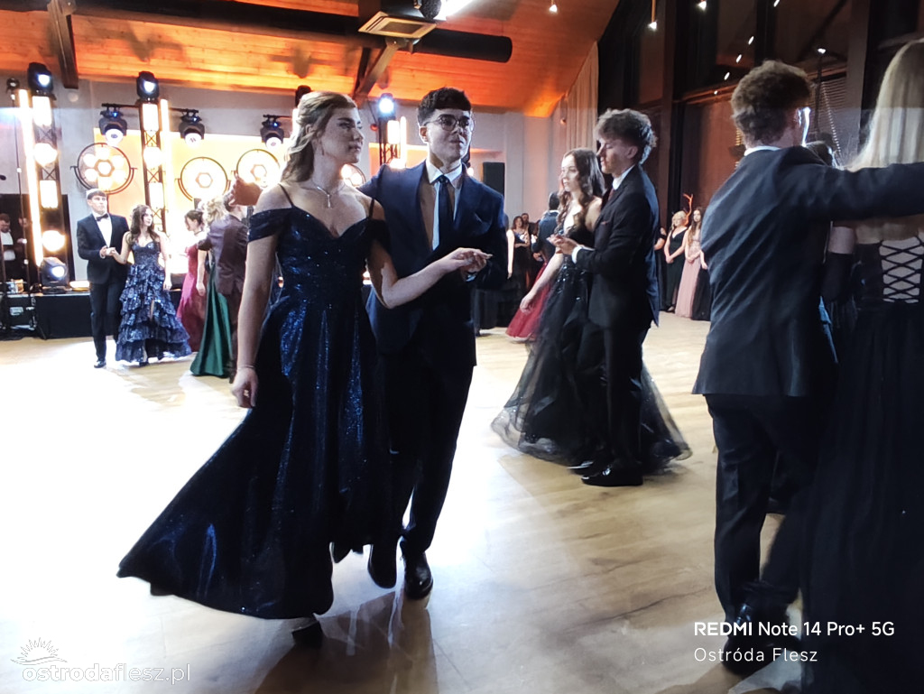 Polonezy uczniów LO. im. Bażyńskiego w Ostródzie