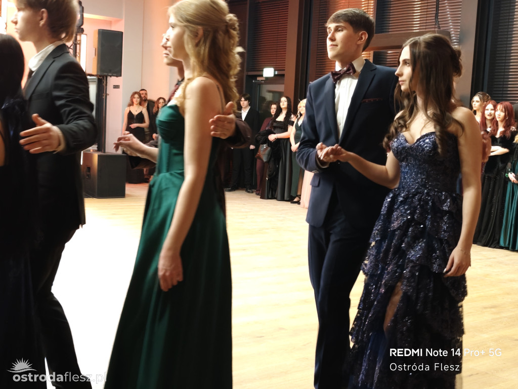 Polonezy uczniów LO. im. Bażyńskiego w Ostródzie