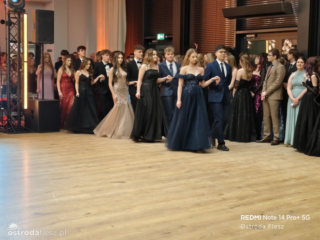 Polonezy uczniów LO. im. Bażyńskiego w Ostródzie