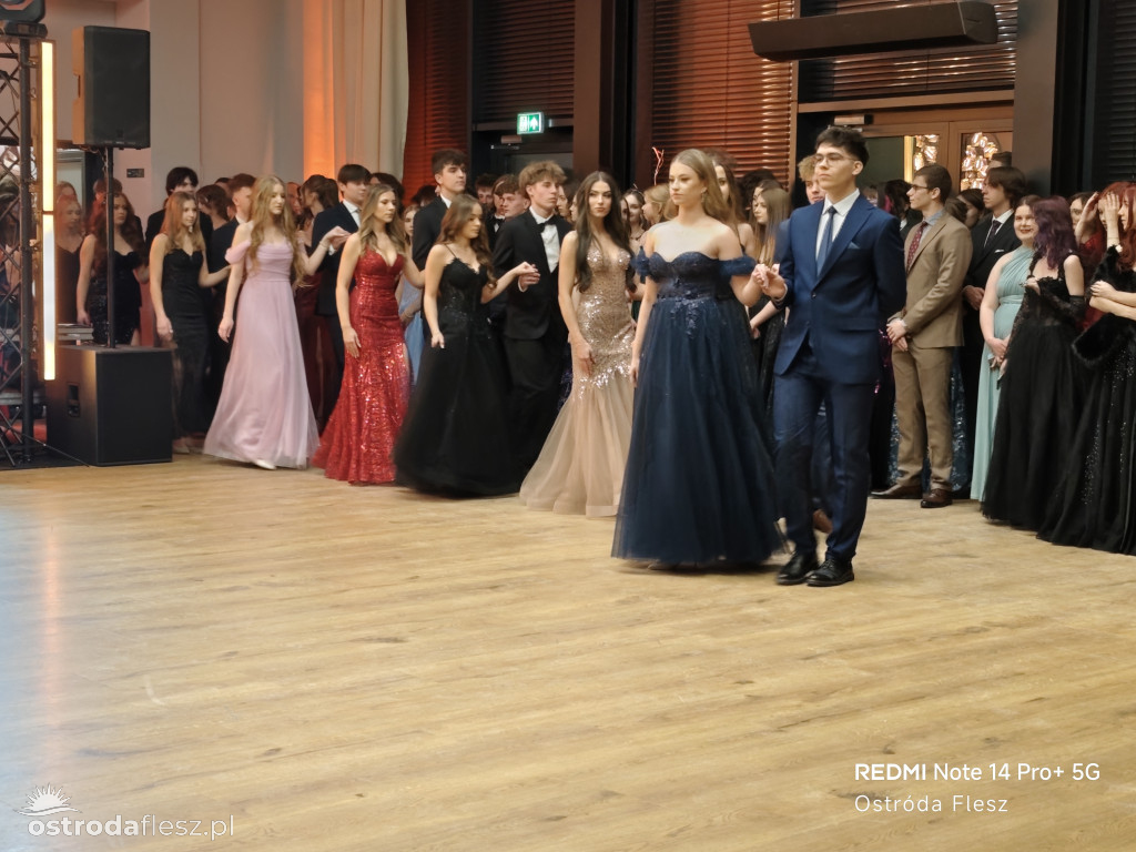 Polonezy uczniów LO. im. Bażyńskiego w Ostródzie