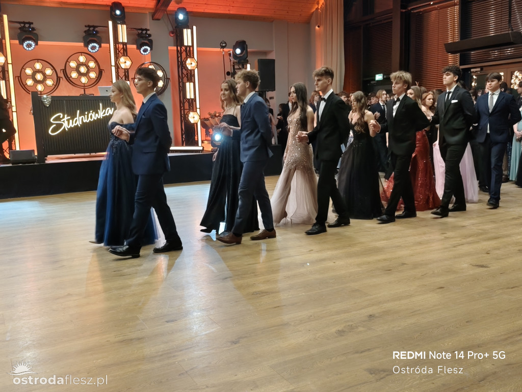 Polonezy uczniów LO. im. Bażyńskiego w Ostródzie