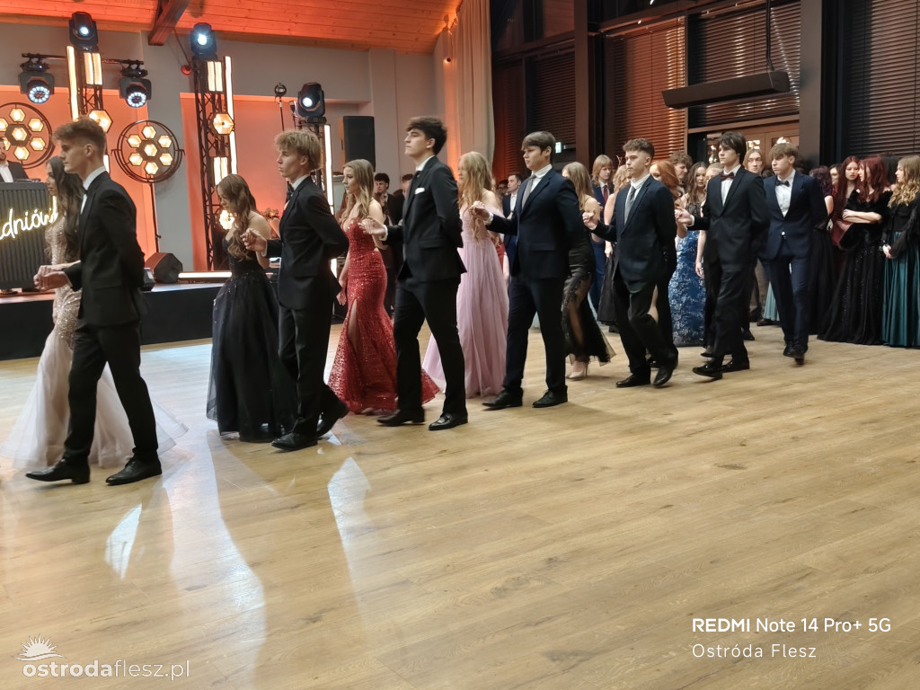 Polonezy uczniów LO. im. Bażyńskiego w Ostródzie