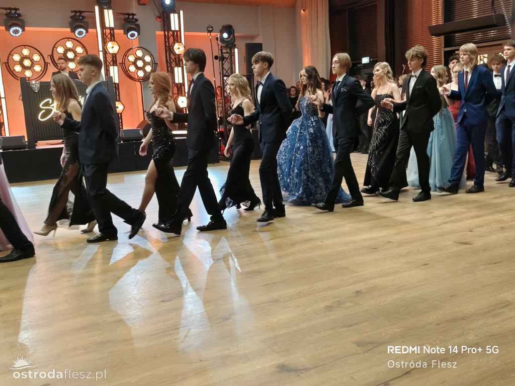 Polonezy uczniów LO. im. Bażyńskiego w Ostródzie