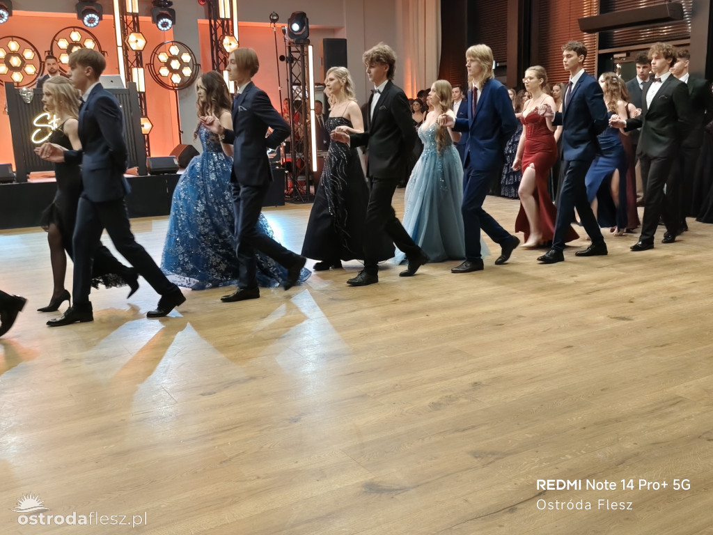 Polonezy uczniów LO. im. Bażyńskiego w Ostródzie