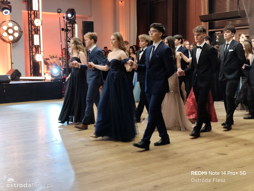 Polonezy uczniów LO. im. Bażyńskiego w Ostródzie