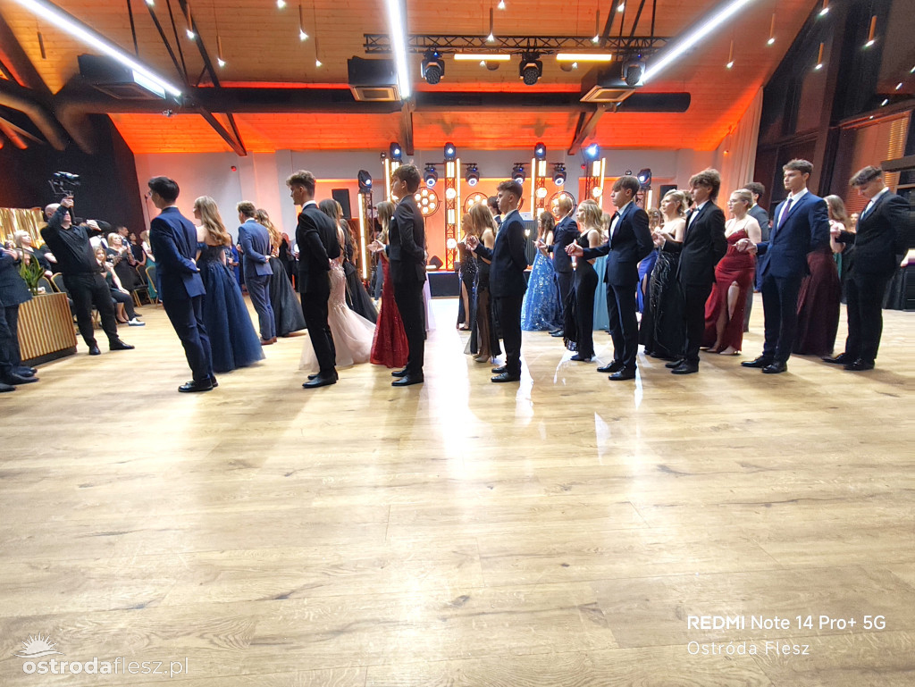 Polonezy uczniów LO. im. Bażyńskiego w Ostródzie