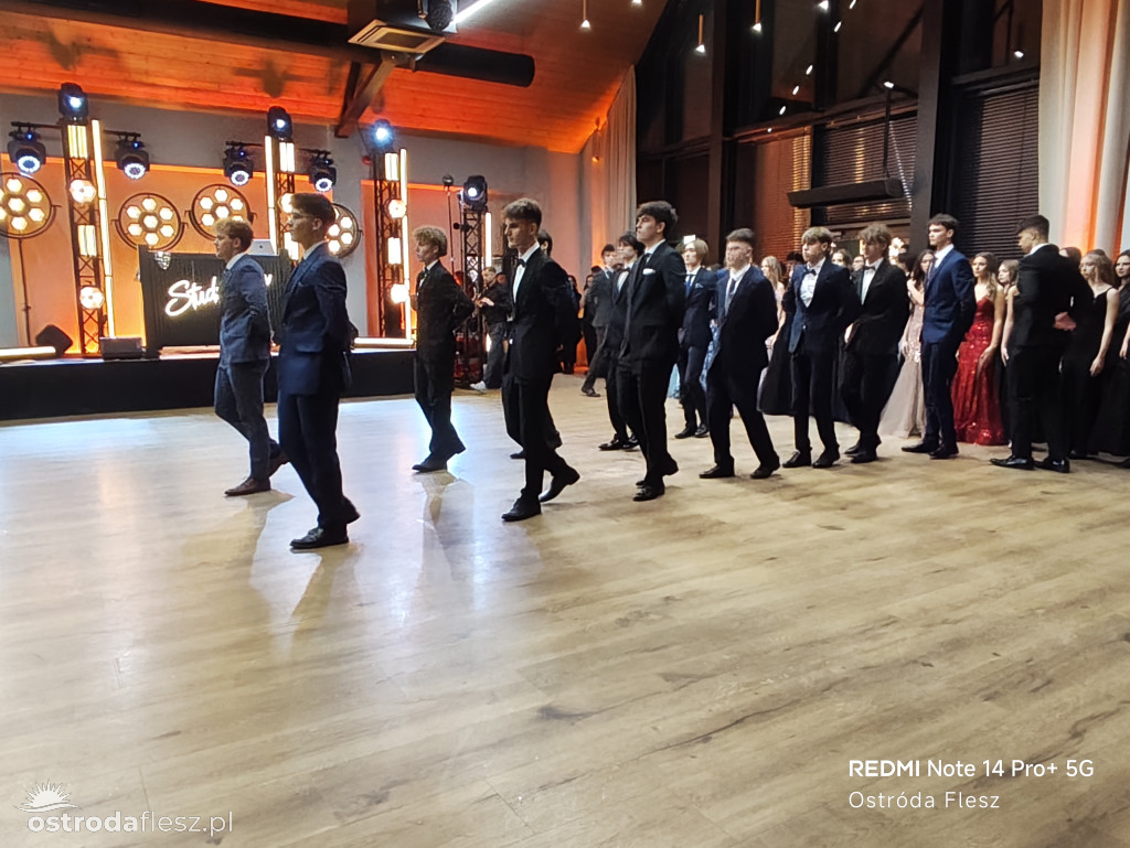 Polonezy uczniów LO. im. Bażyńskiego w Ostródzie