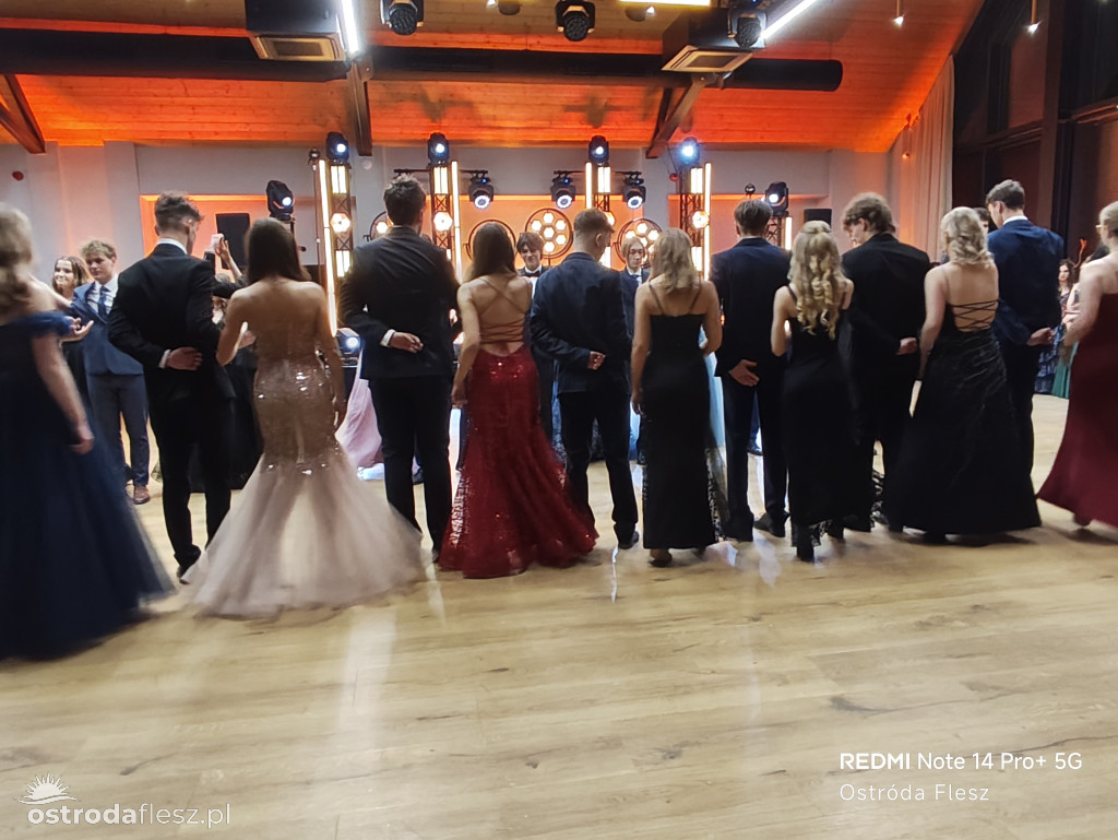 Polonezy uczniów LO. im. Bażyńskiego w Ostródzie