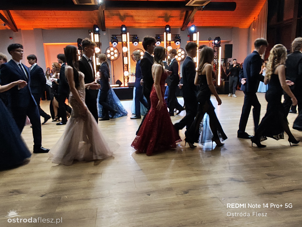 Polonezy uczniów LO. im. Bażyńskiego w Ostródzie