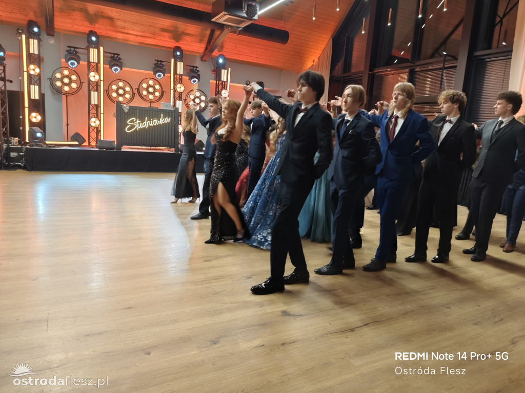 Polonezy uczniów LO. im. Bażyńskiego w Ostródzie