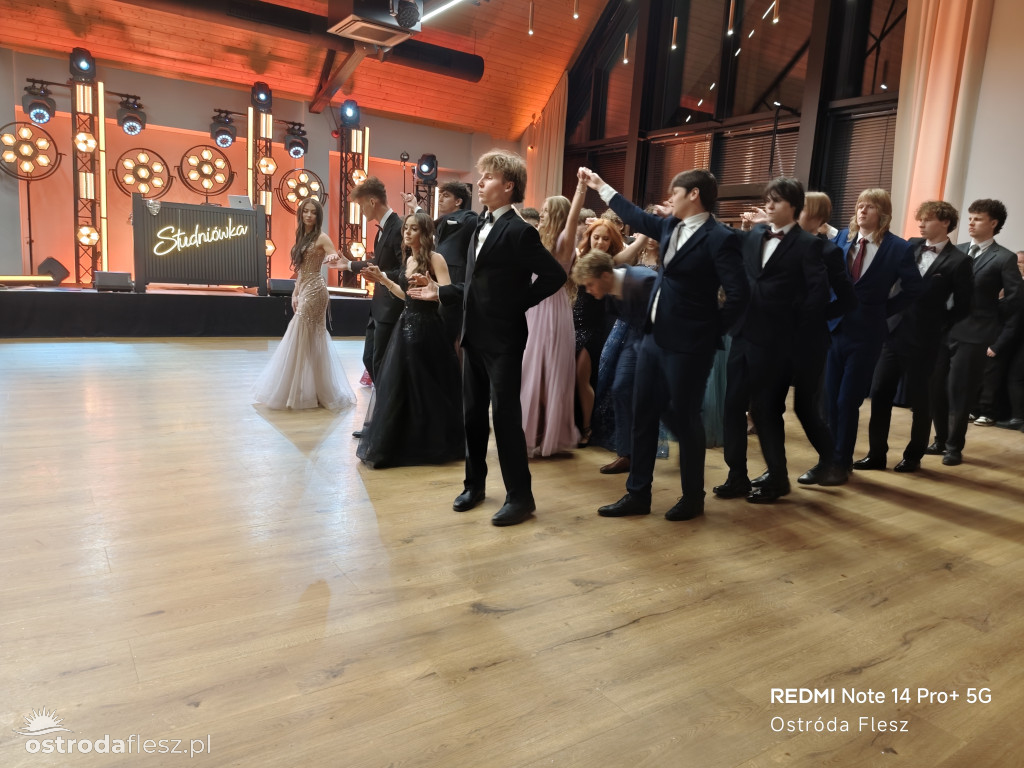 Polonezy uczniów LO. im. Bażyńskiego w Ostródzie