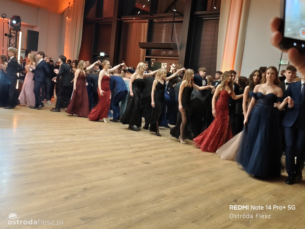 Polonezy uczniów LO. im. Bażyńskiego w Ostródzie