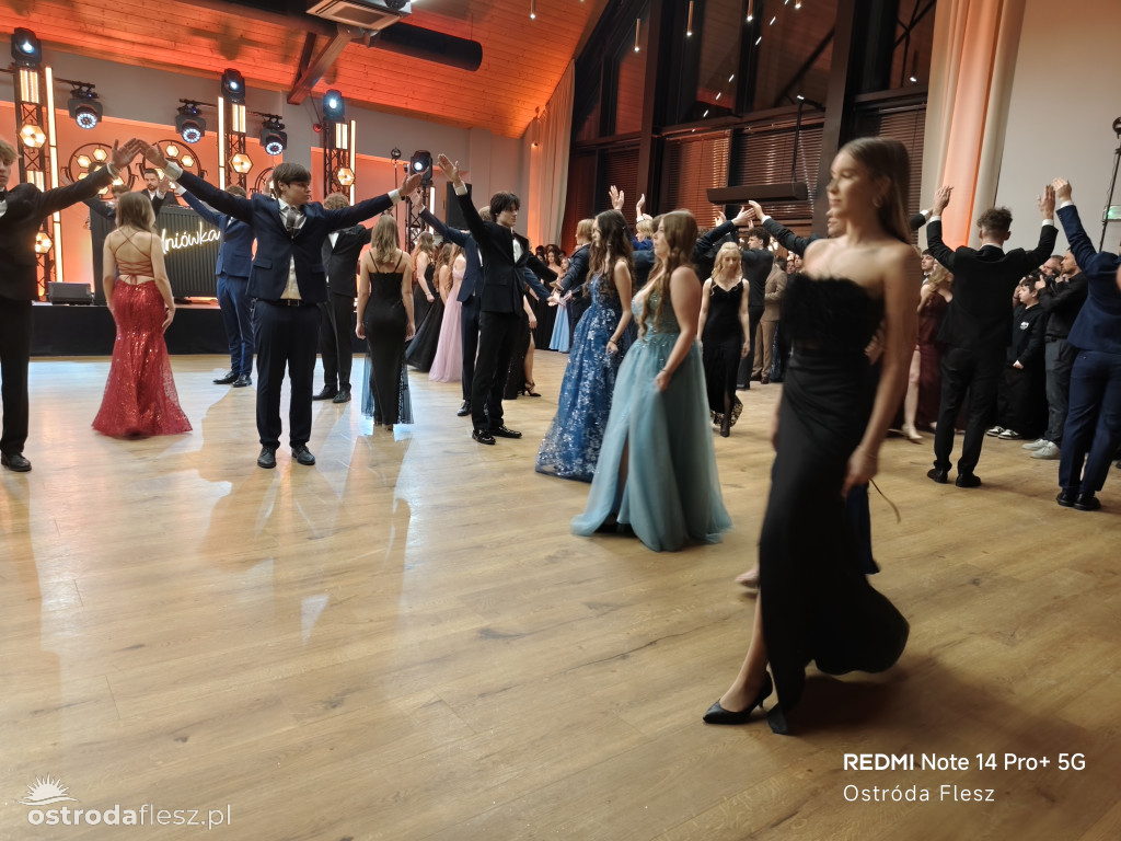 Polonezy uczniów LO. im. Bażyńskiego w Ostródzie