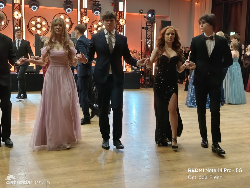 Polonezy uczniów LO. im. Bażyńskiego w Ostródzie