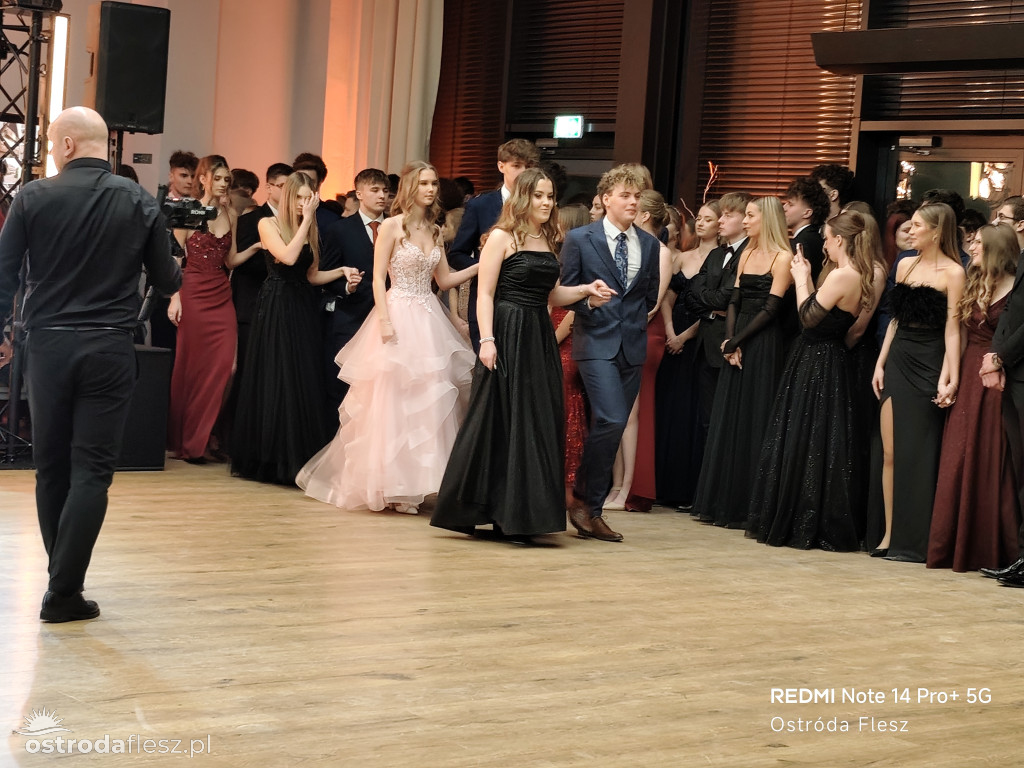 Polonezy uczniów LO. im. Bażyńskiego w Ostródzie