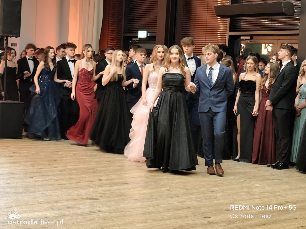 Polonezy uczniów LO. im. Bażyńskiego w Ostródzie