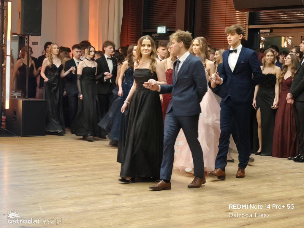 Polonezy uczniów LO. im. Bażyńskiego w Ostródzie