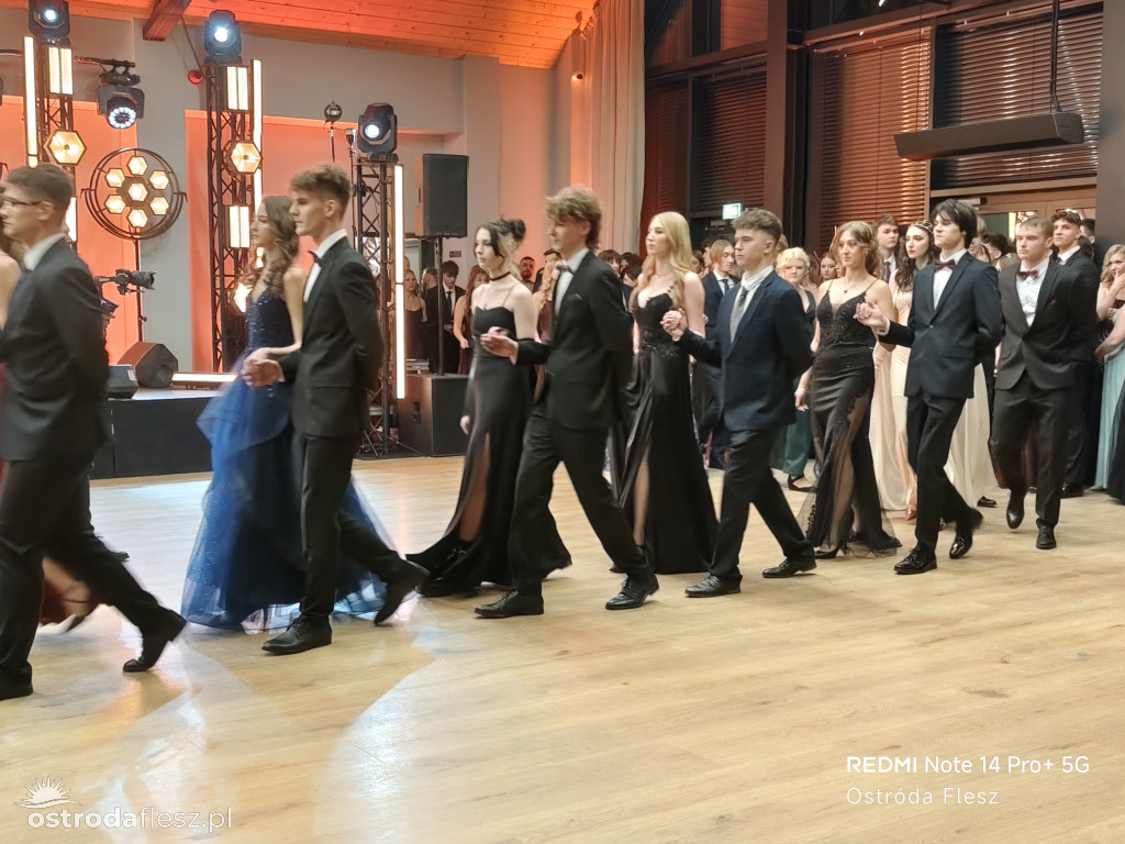 Polonezy uczniów LO. im. Bażyńskiego w Ostródzie