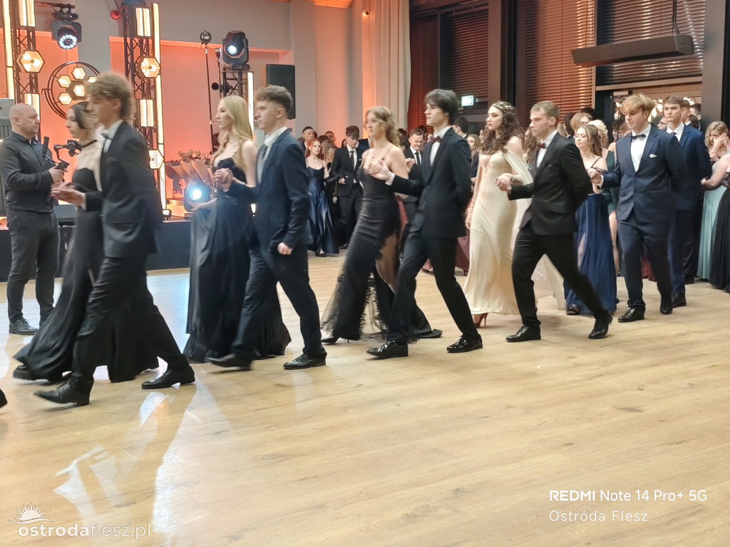 Polonezy uczniów LO. im. Bażyńskiego w Ostródzie