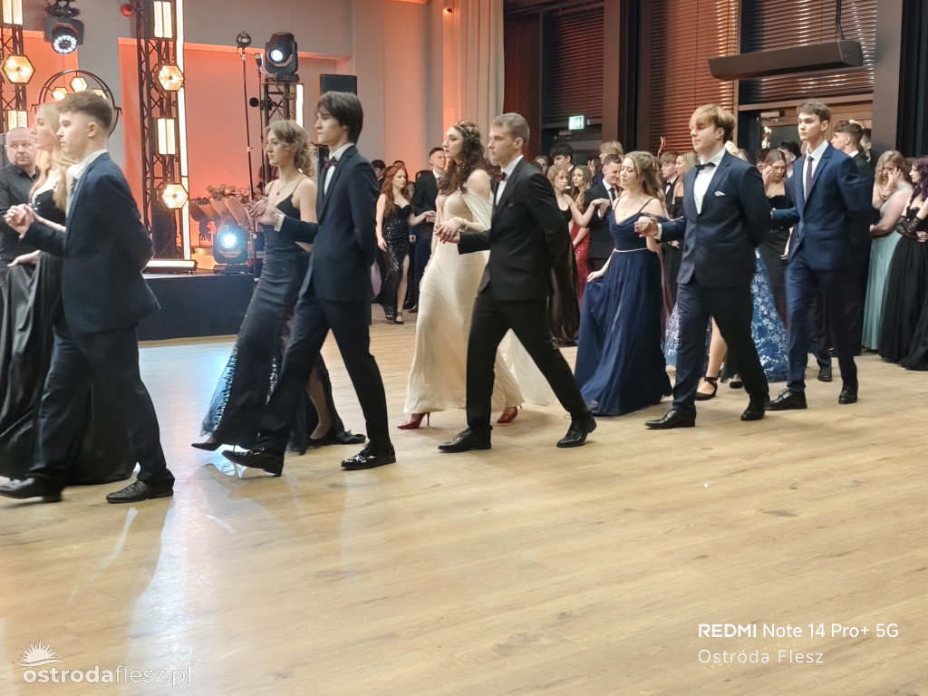 Polonezy uczniów LO. im. Bażyńskiego w Ostródzie