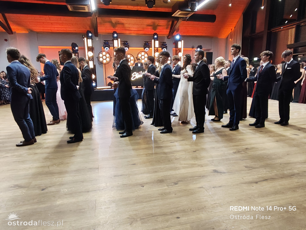 Polonezy uczniów LO. im. Bażyńskiego w Ostródzie