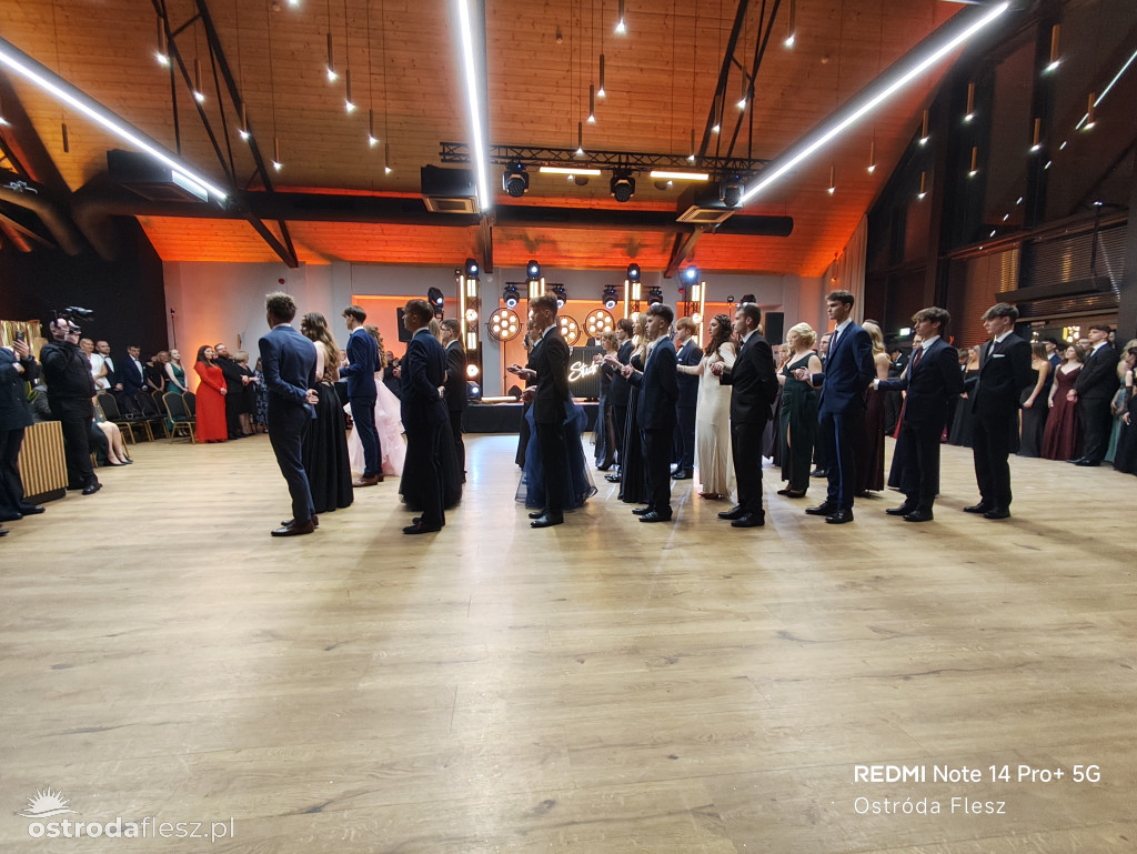 Polonezy uczniów LO. im. Bażyńskiego w Ostródzie