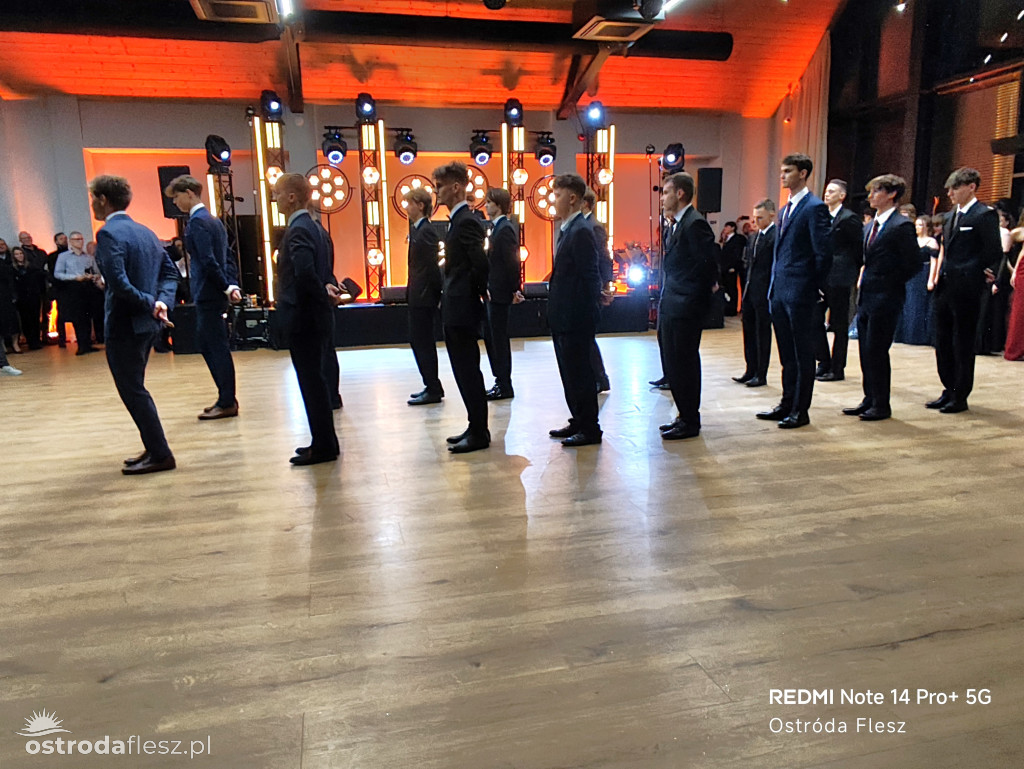 Polonezy uczniów LO. im. Bażyńskiego w Ostródzie