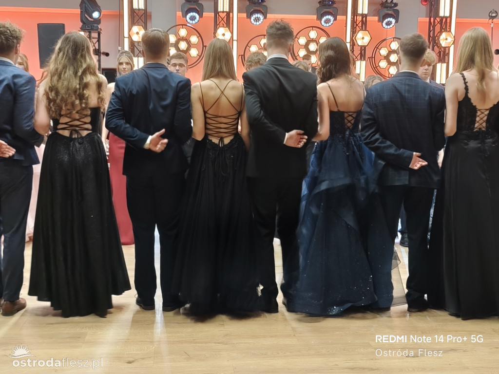Polonezy uczniów LO. im. Bażyńskiego w Ostródzie