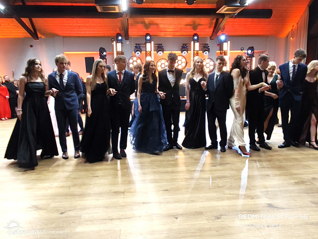 Polonezy uczniów LO. im. Bażyńskiego w Ostródzie