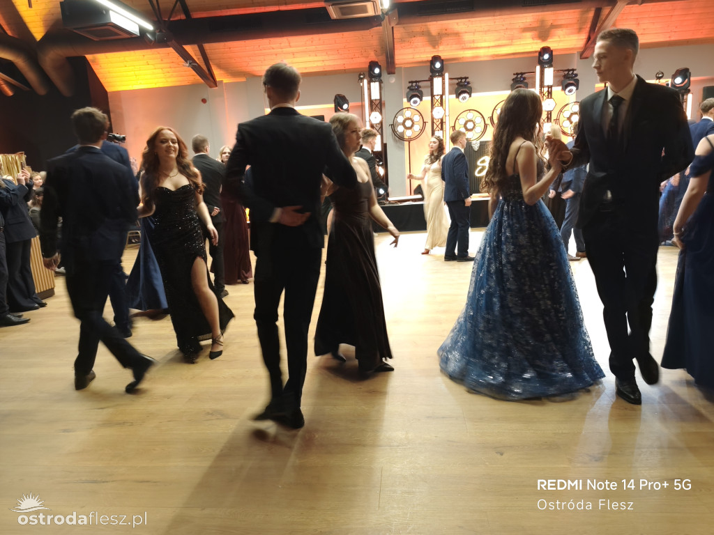 Polonezy uczniów LO. im. Bażyńskiego w Ostródzie