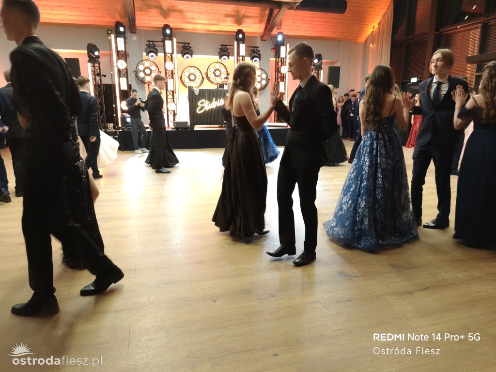 Polonezy uczniów LO. im. Bażyńskiego w Ostródzie