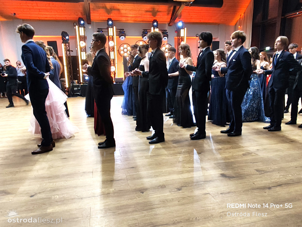 Polonezy uczniów LO. im. Bażyńskiego w Ostródzie