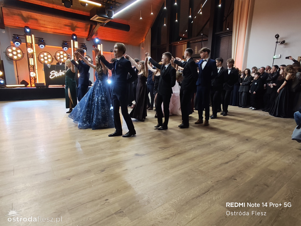 Polonezy uczniów LO. im. Bażyńskiego w Ostródzie