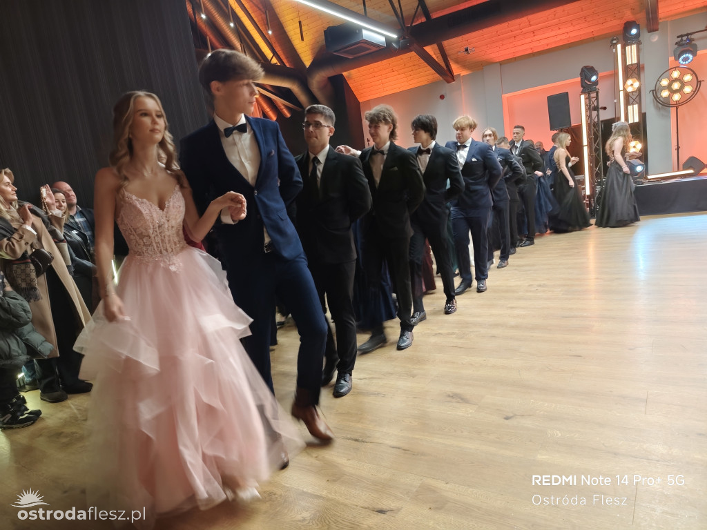 Polonezy uczniów LO. im. Bażyńskiego w Ostródzie