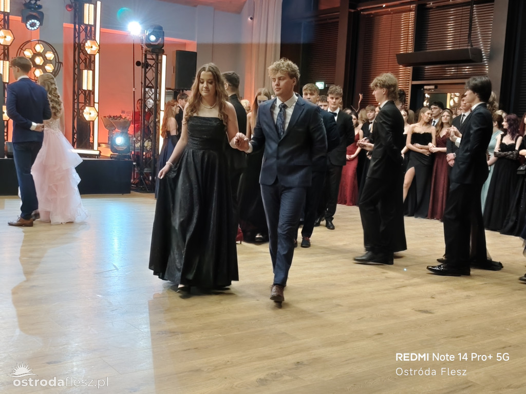 Polonezy uczniów LO. im. Bażyńskiego w Ostródzie