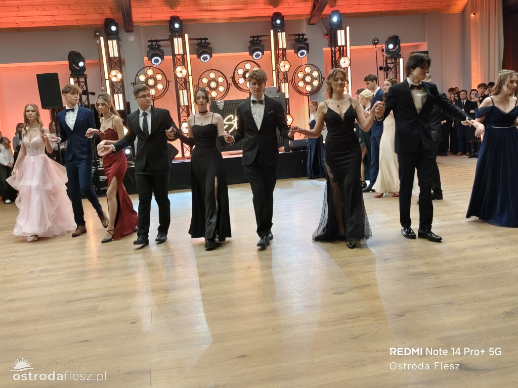 Polonezy uczniów LO. im. Bażyńskiego w Ostródzie